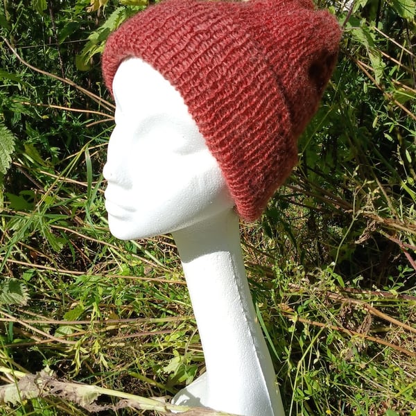 Red hand made Gotland fleece beanie hat