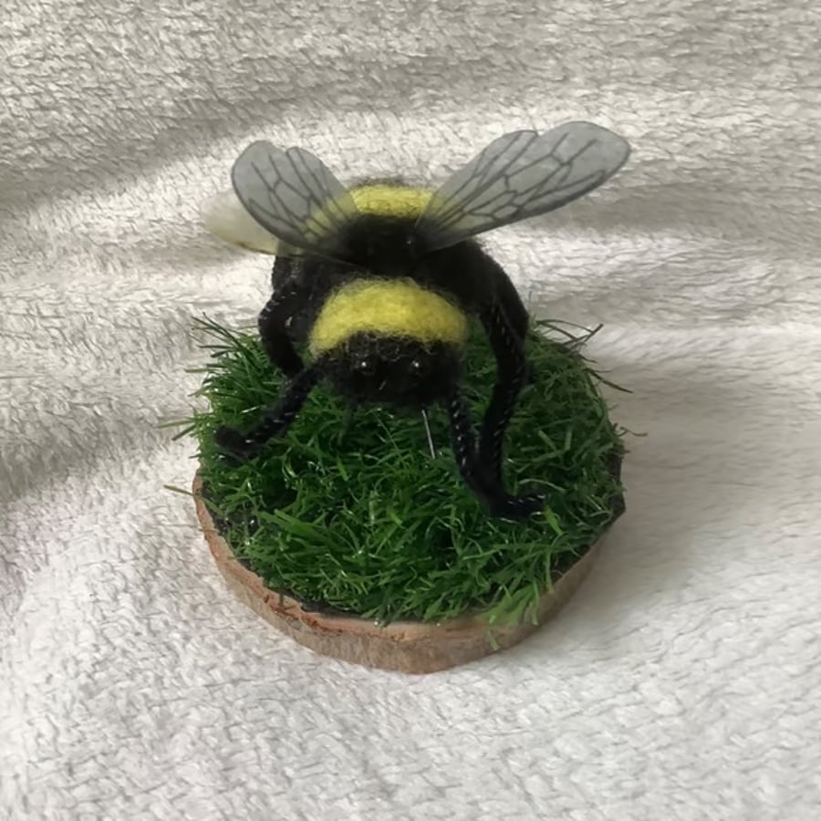 Needle Felted Bumble Bee on Log Slice