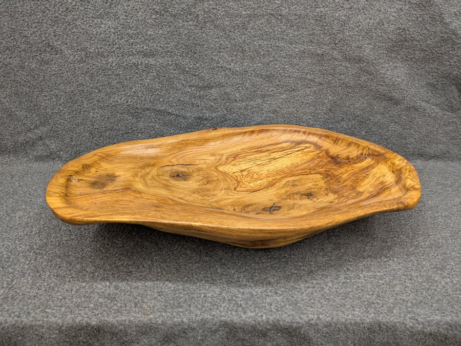 Beautiful large oak hand carved fruit bowl 