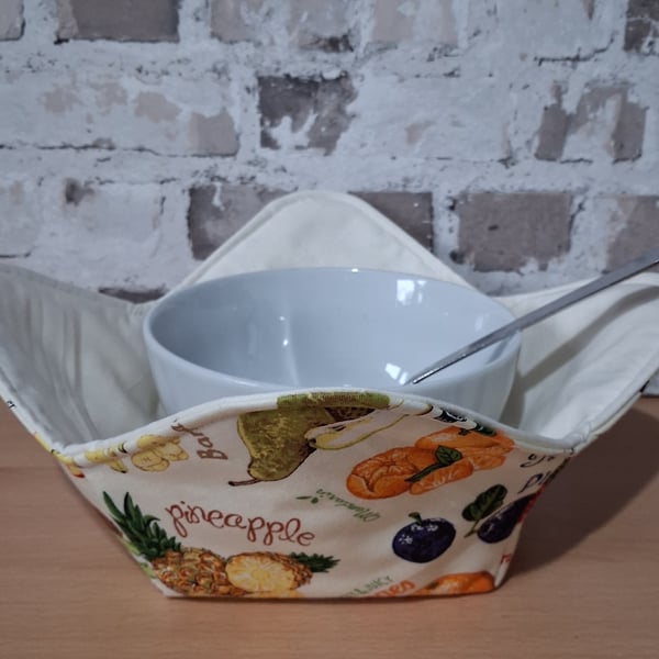REVERSABLE BOWL COSY IN COLOURFUL FRUIT AND CREAM FABRIC