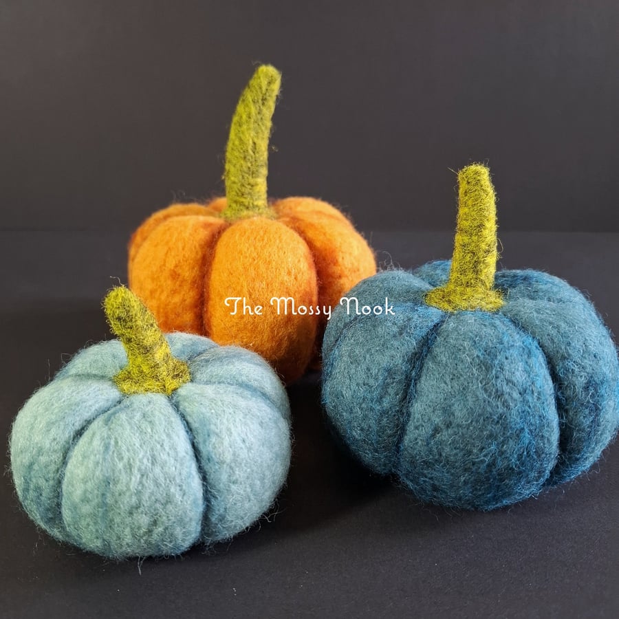 Set 3 Orange and Blue Pumpkins. Needle Felted with Wool Fibres. 