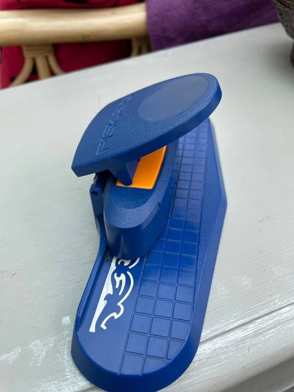 Fiskars Elegance border paper punch