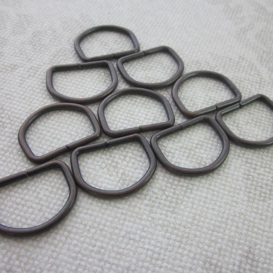 10 Small Bronze Tone D Rings