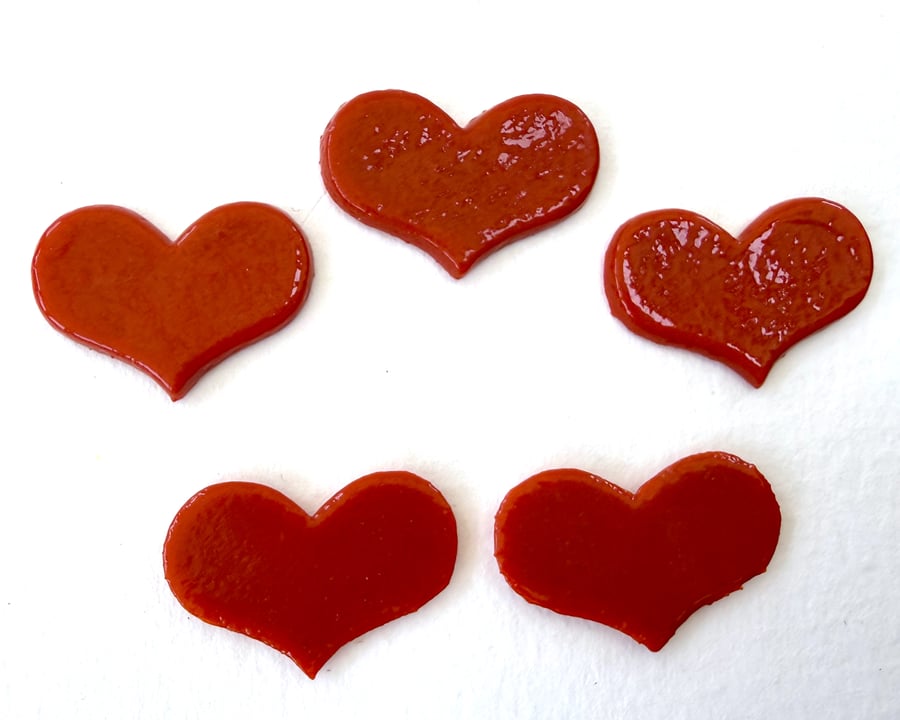 Pack of 5 red hearts 24mm made with Bullseye 90coe glass