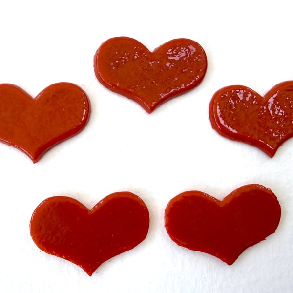 Pack of 5 red hearts 24mm made with Bullseye 90coe glass