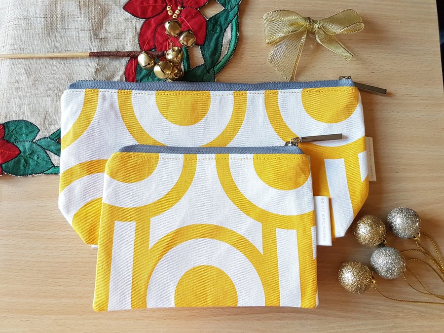 Set of 2 cotton zipped pouches, yellow and white bags