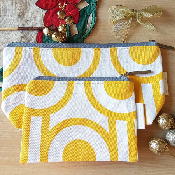 Set of 2 cotton zipped pouches, yellow and white bags