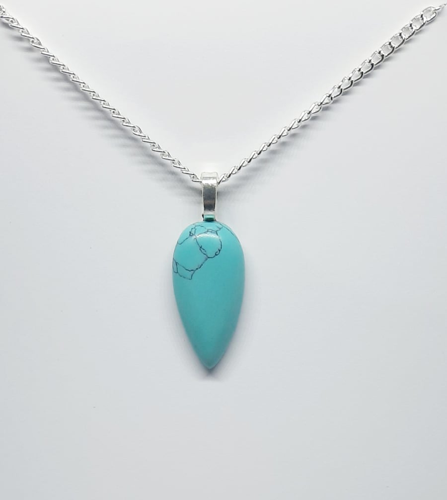 Pendant stone necklace 