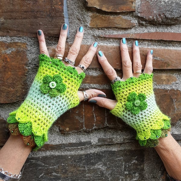 Fingerless gloves. Crochet gloves. Wrist warmers. Eye catching. Free UK postage.