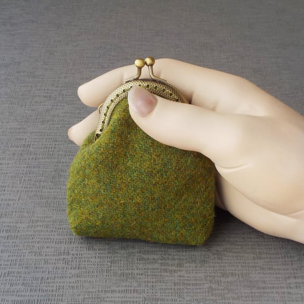 Harris tweed moss green coin purse little gift kiss clasp purse 
