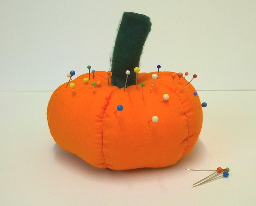 Halloween pumpkin pin cushion, Autumn pin cushion