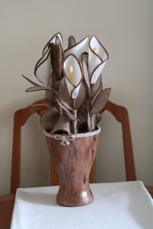 Handcrafted Calla Lily Bouquet ,Hand-Painted Glass Vase with Acrylic Artwork 