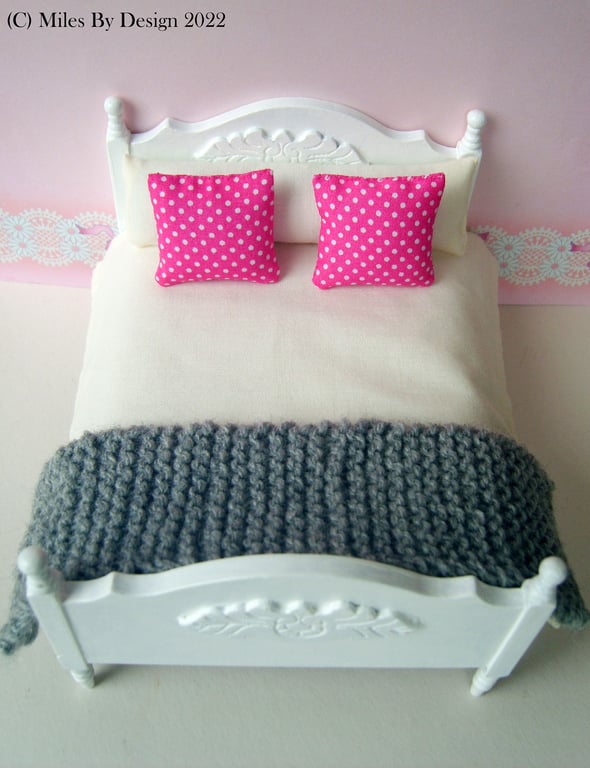 1:12 Scale Pink & Cream Dolls House Bedding Set With Knitted Grey Throw