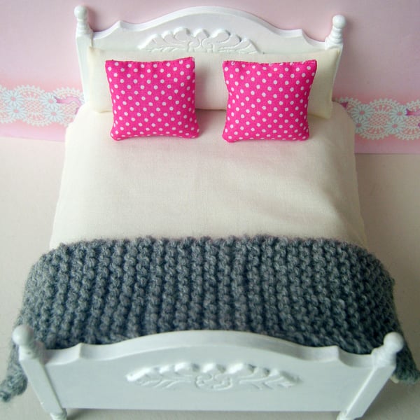 1:12 Scale Pink & Cream Dolls House Bedding Set With Knitted Grey Throw