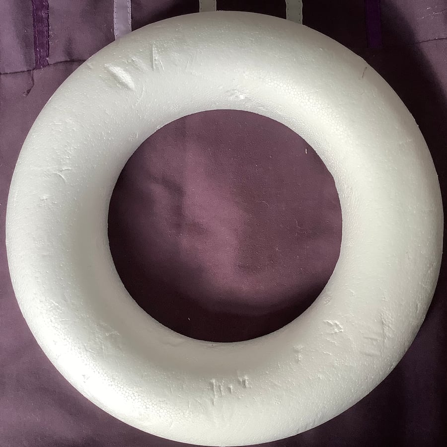 Polystyrene Flat Backed Wreath 25cm