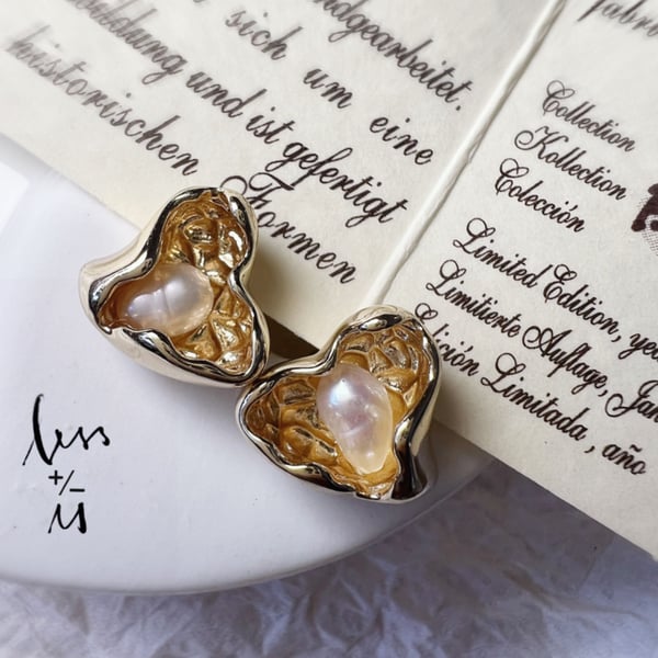 Shell Pearl Heart Earrings main image 0