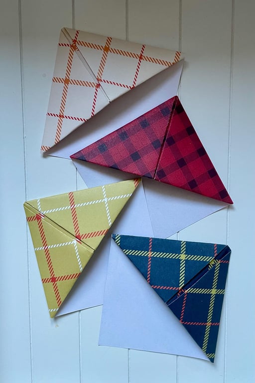 Origami page corner bookmark. Handfolded. Gifts for readers and teachers. Bookgr