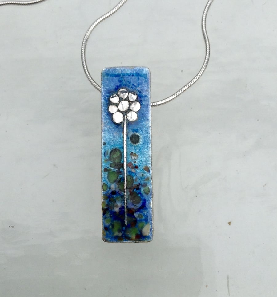 ENAMELLED FINE SILVER PENDANT WITH FORGET-ME-NOT DESIGN