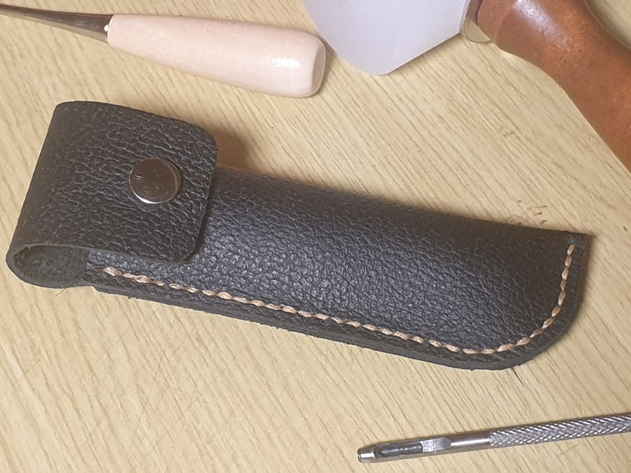 Hand stitched leather belt pouch for No.9 opinel.