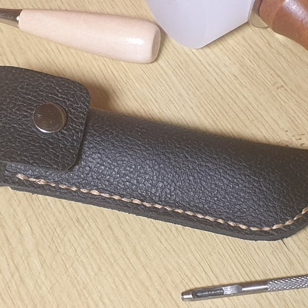 Hand stitched leather belt pouch for No.9 opinel.