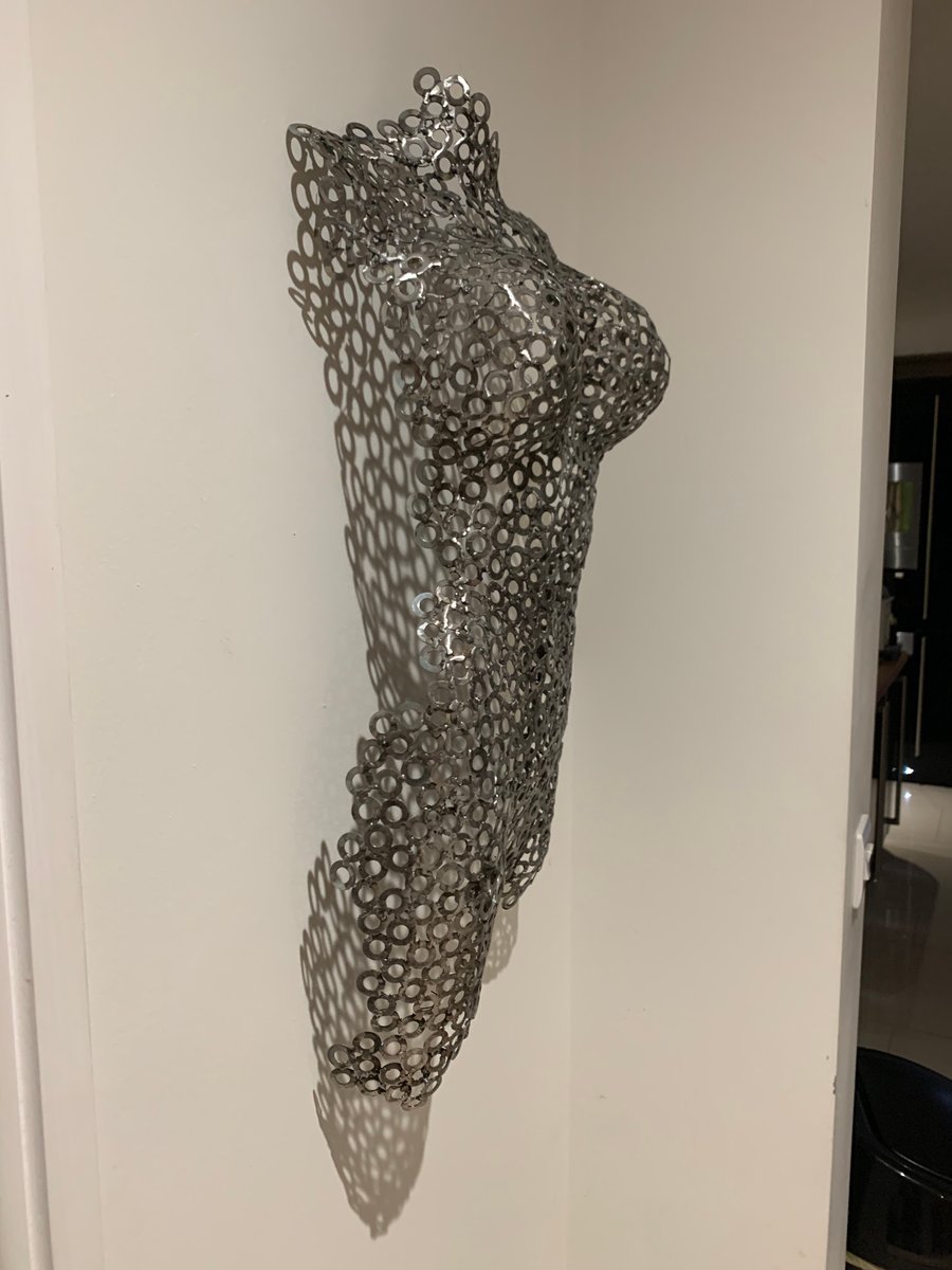 Sculpture of naked lady