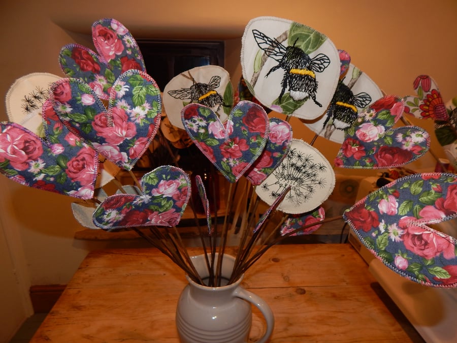 Bee and roses bouquet - Fabric and Willow