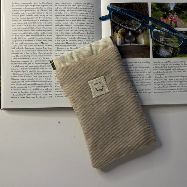 Flex snap top glasses case, pinch top spectacles pouch, flex closure sunglasses 