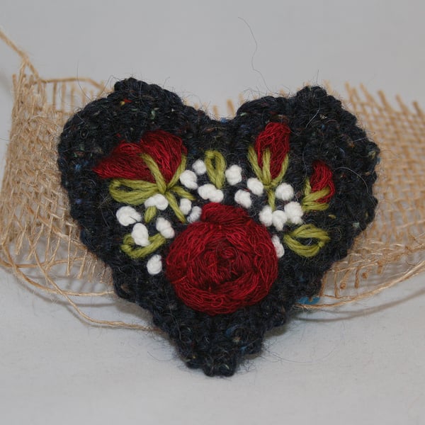 Embroidered Brooch - Red Roses Heart