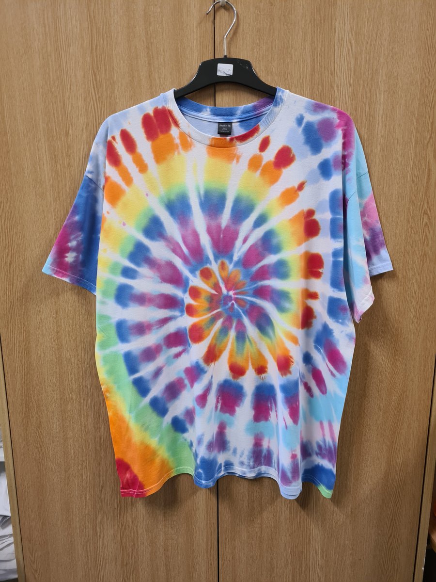 Spiral rainbow t. Size 2XL