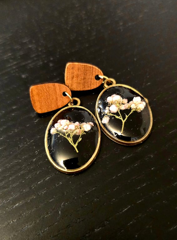 Real Dried Flower Resin Earrings – Oval Botanical Drops with Wooden Studs