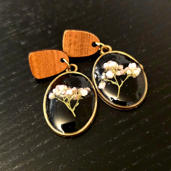 Real Dried Flower Resin Earrings – Oval Botanical Drops with Wooden Studs