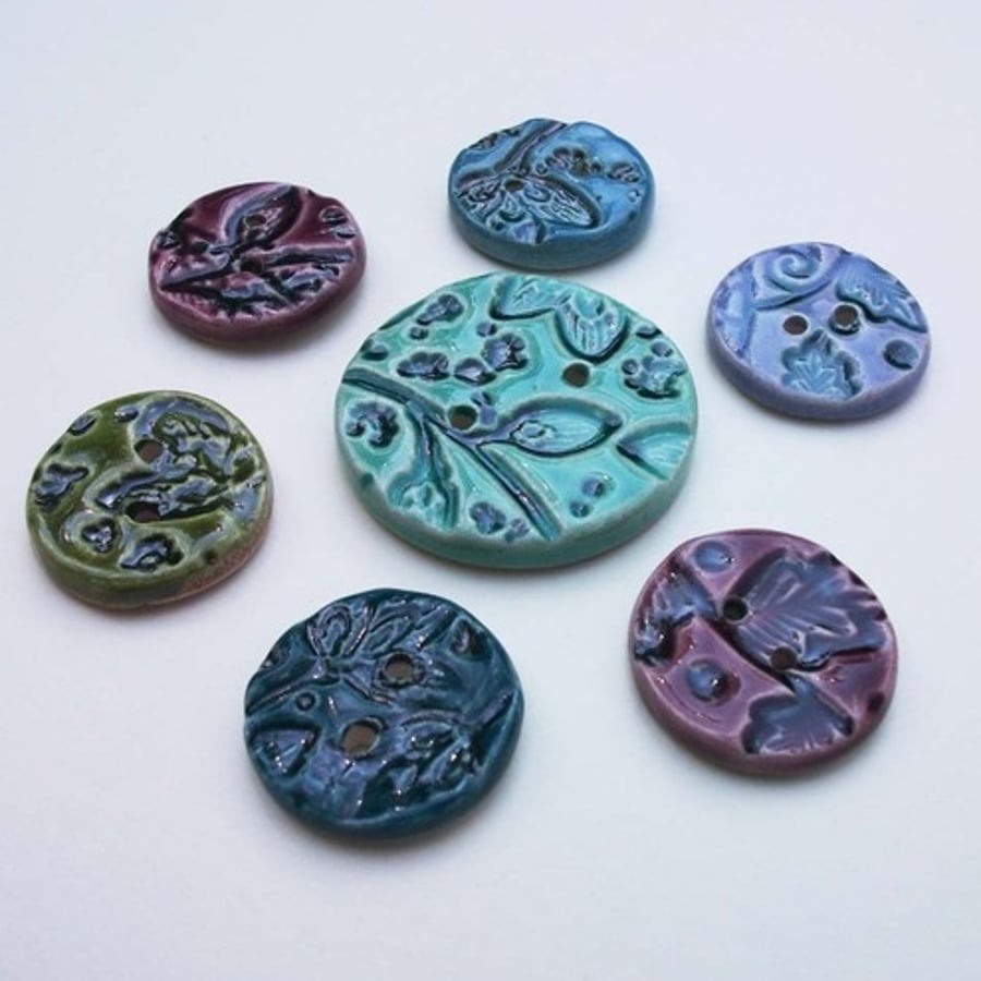 Set of 7 mixed colours ceramic buttons