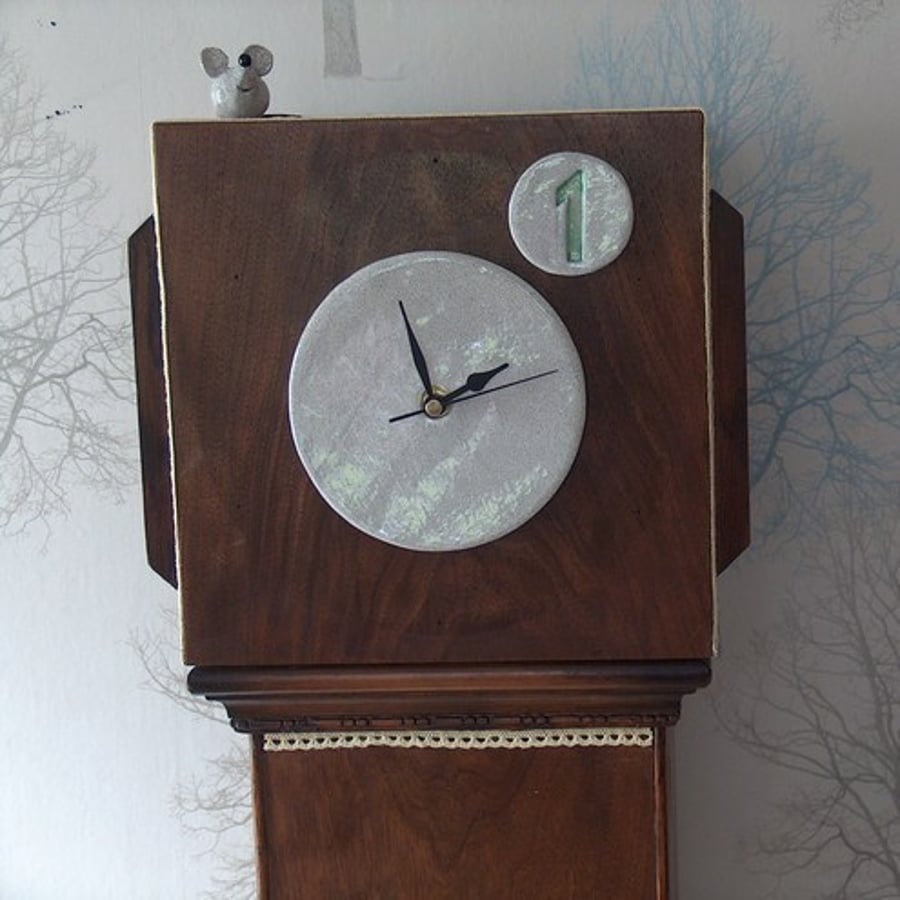 Grandmother Clock-Hickory Dickory Dock.