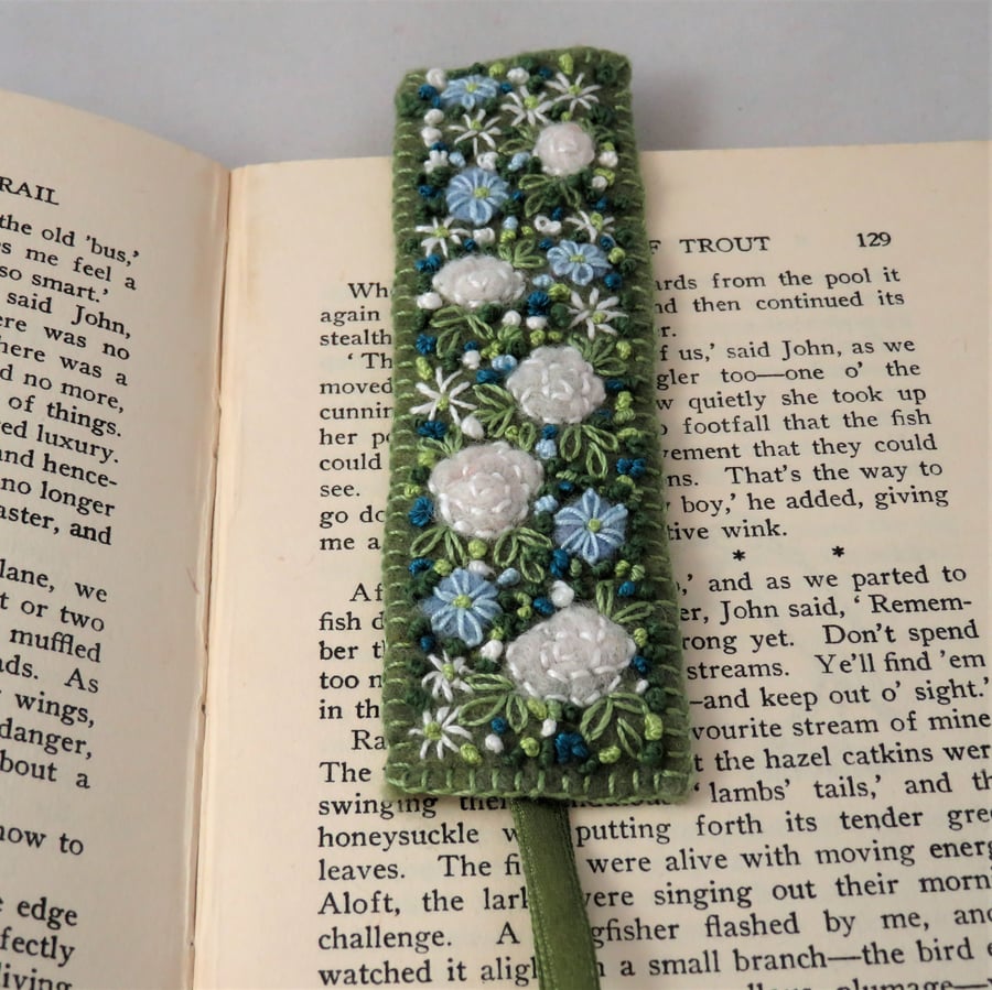 White roses with blue anemones Bookmark - embroidered and felted