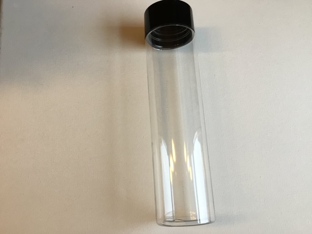 11x drinking bottles, ready to decorate. 