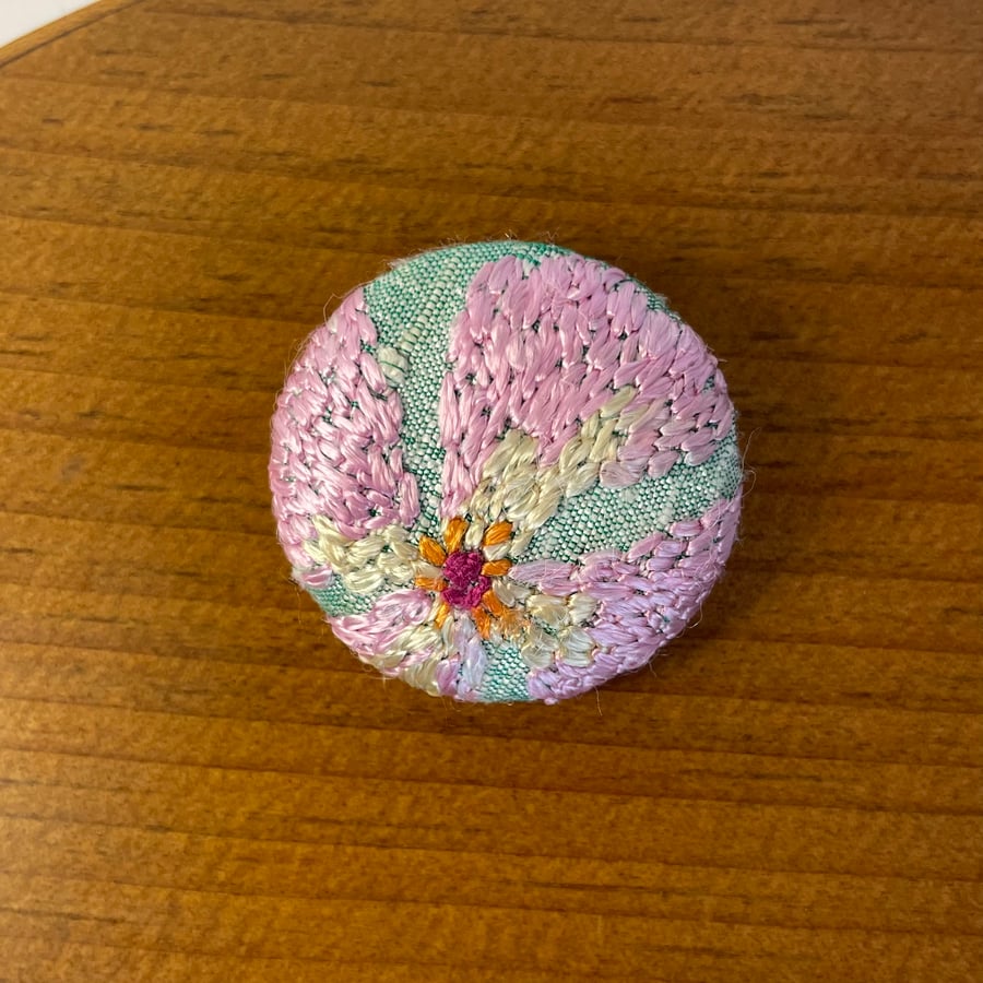 Hand embroidered button 