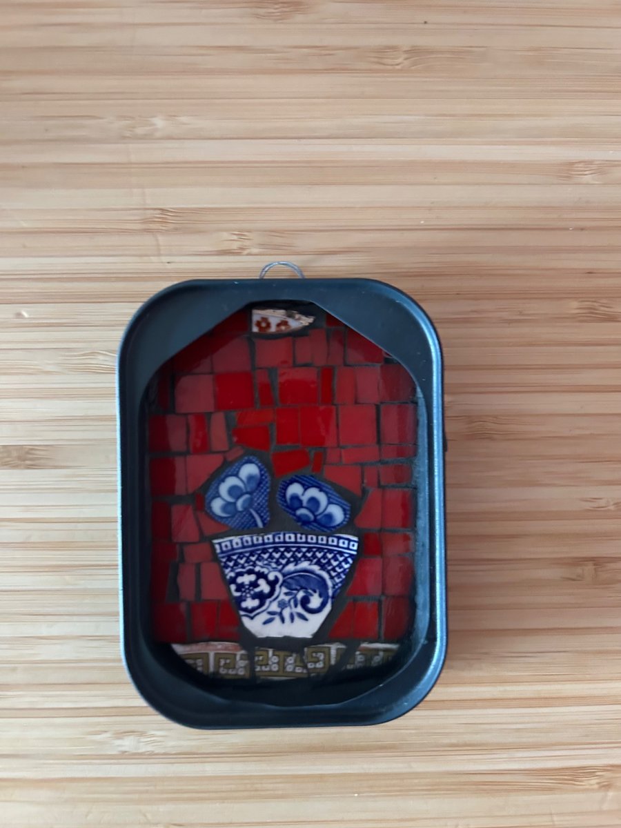 Mini mosaic in sardine tin