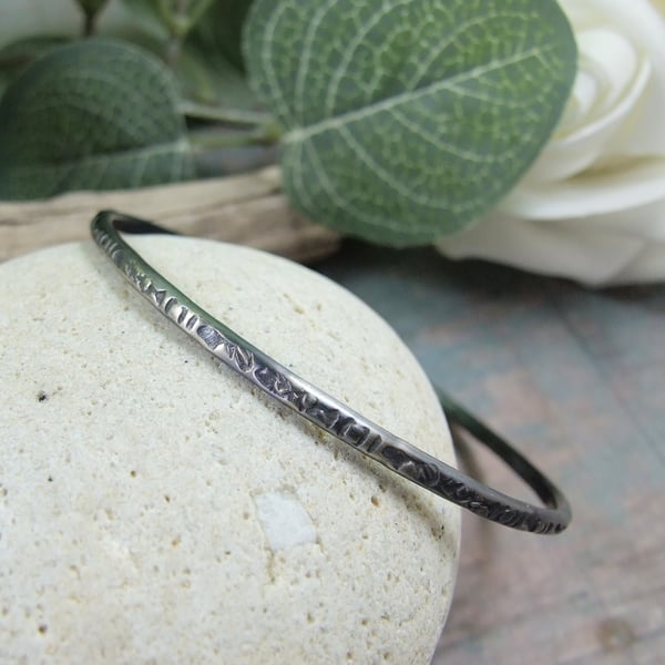 Sterling Silver Patterned Bangle. Size Medium 20cm