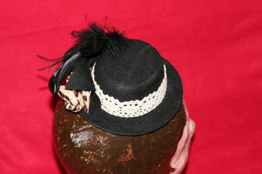 Mini black top hat with leopard print rose and feathers