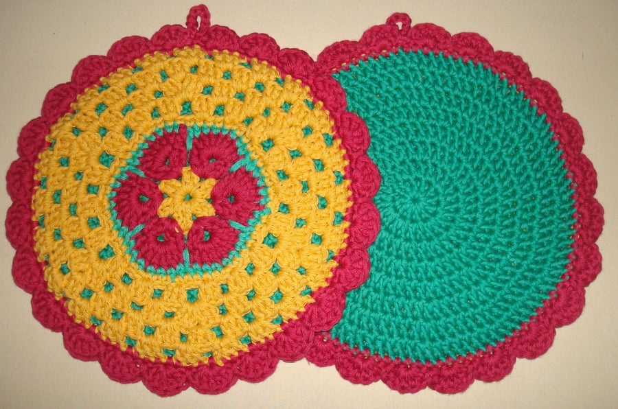 Christmas Colours African Flower Potholders (or tablemats) 100% cotton (x2)