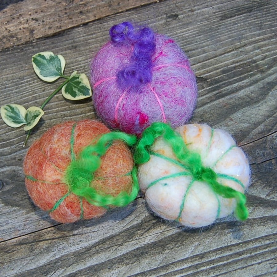 Pumpkins, set of 3 in different colours, needle felt wool pumpkins, Halloween