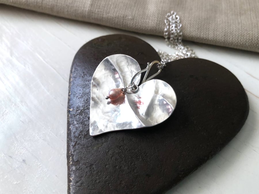 Heart Pendant with Pink Pearl in Sterling Silver. 