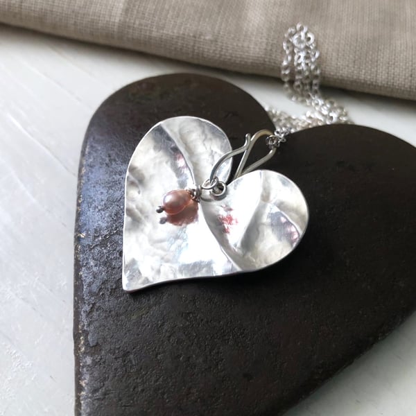 Heart Pendant with Pink Pearl in Sterling Silver. 