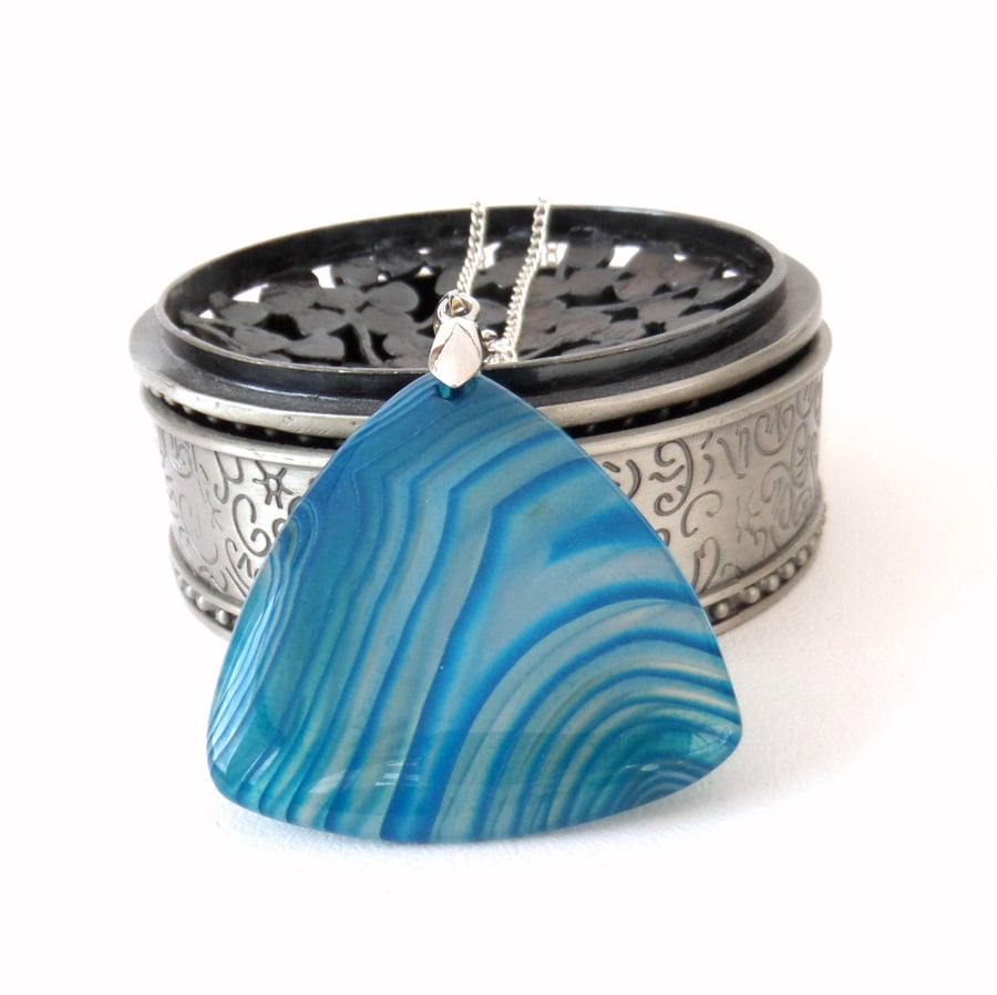 Blue banded agate pendant necklace