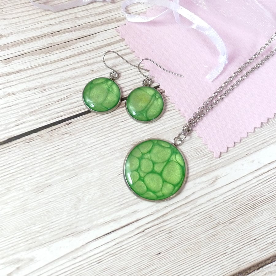Emerald Green enamel and resin pendant and dangle earring set