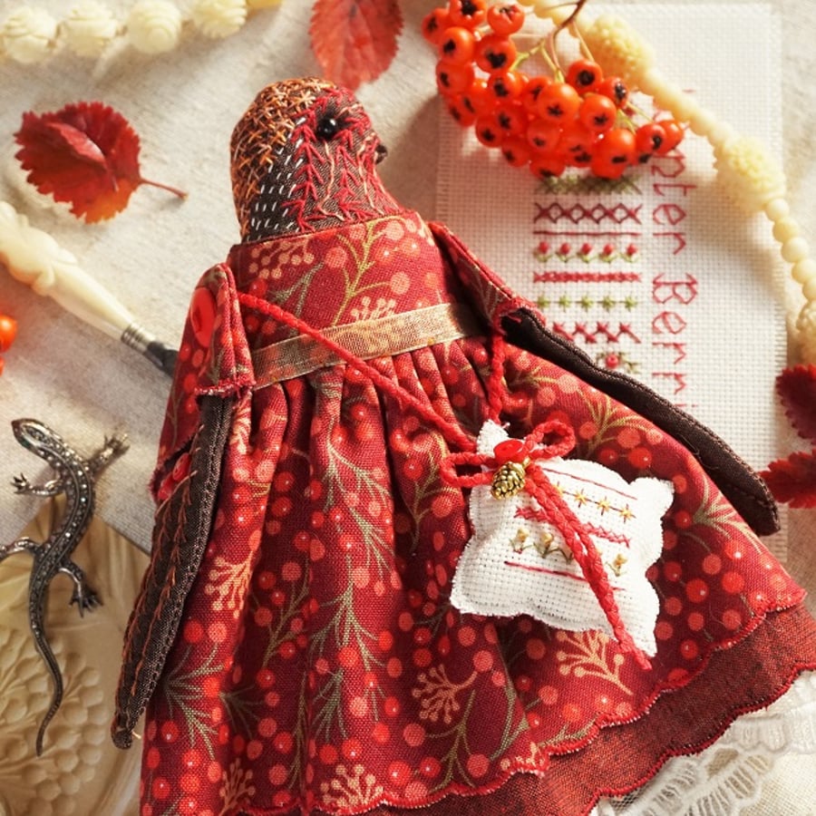 Spindle, A Winter Berry Christmas Robin