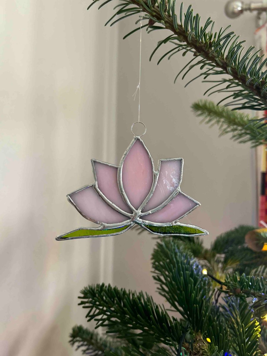 Lotus Flower - symbolic wellness decoration in Tiffany Style Stained Glass