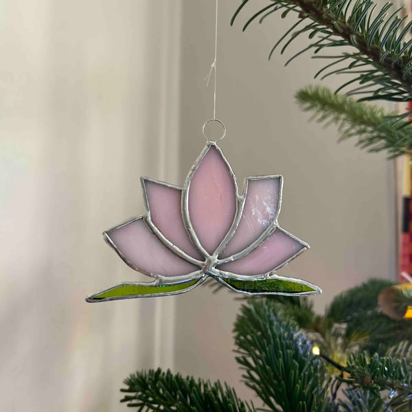 Lotus Flower - symbolic wellness decoration in Tiffany Style Stained Glass