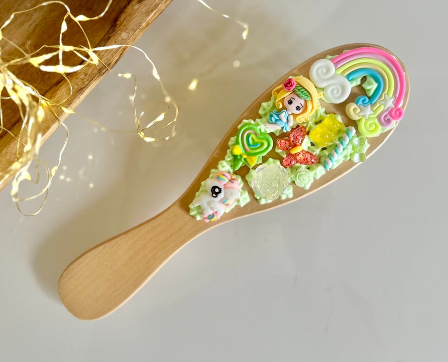 Embellished hairbrush, super cute design, perfect gift. 1.