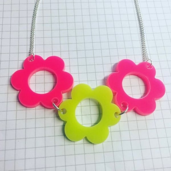 Fluorescent Retro Flower Necklace 